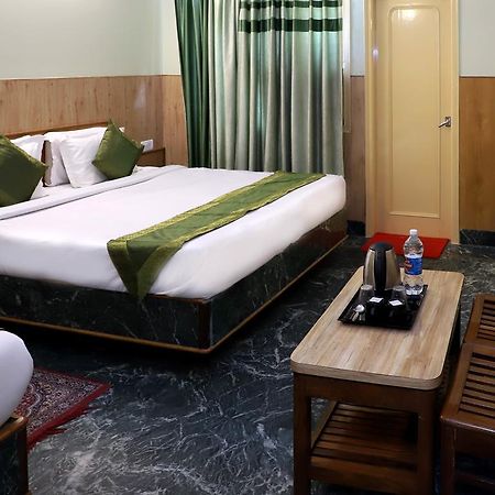 Oyo 22075 Hotel Bali Palace Katra  Buitenkant foto