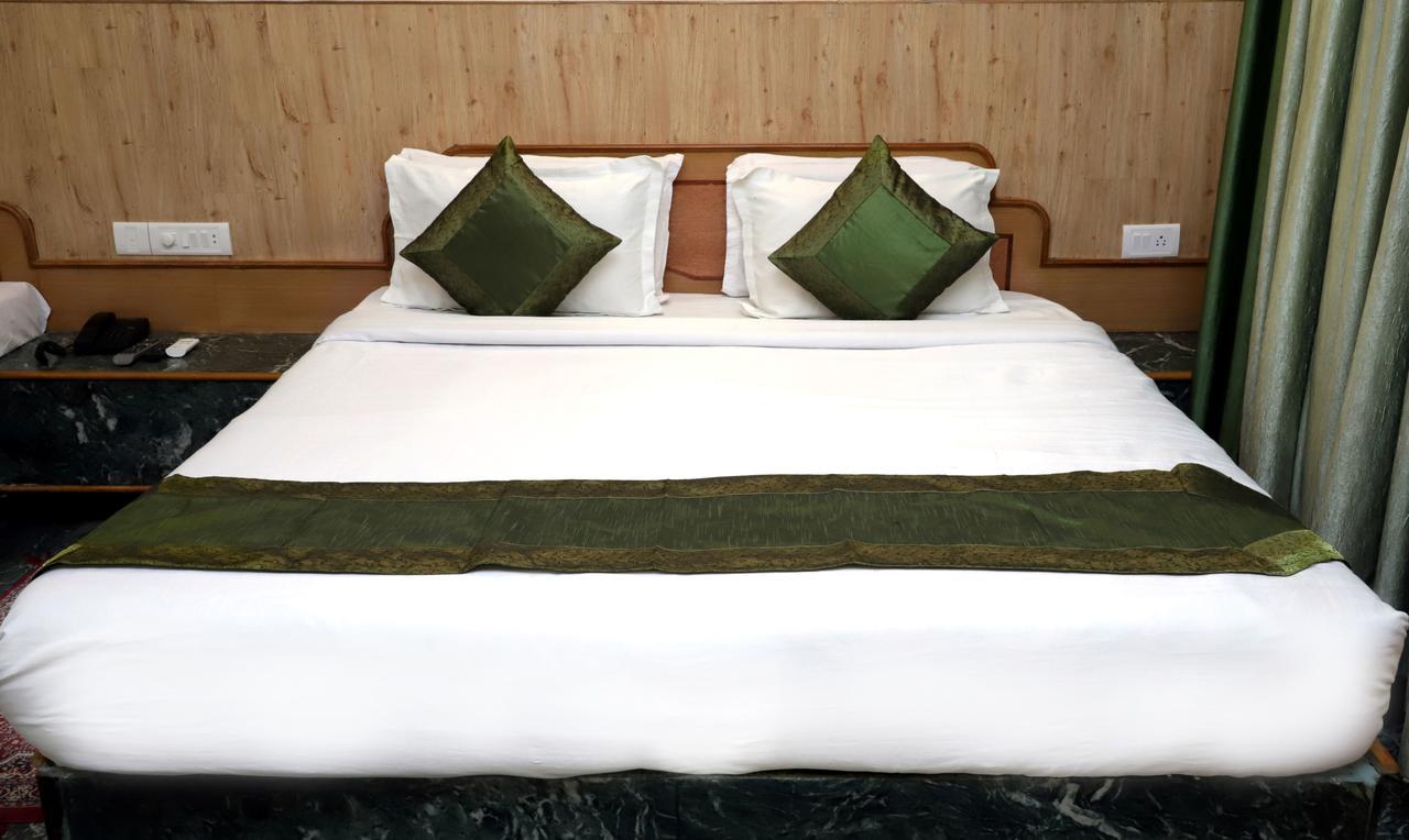 Oyo 22075 Hotel Bali Palace Katra  Buitenkant foto