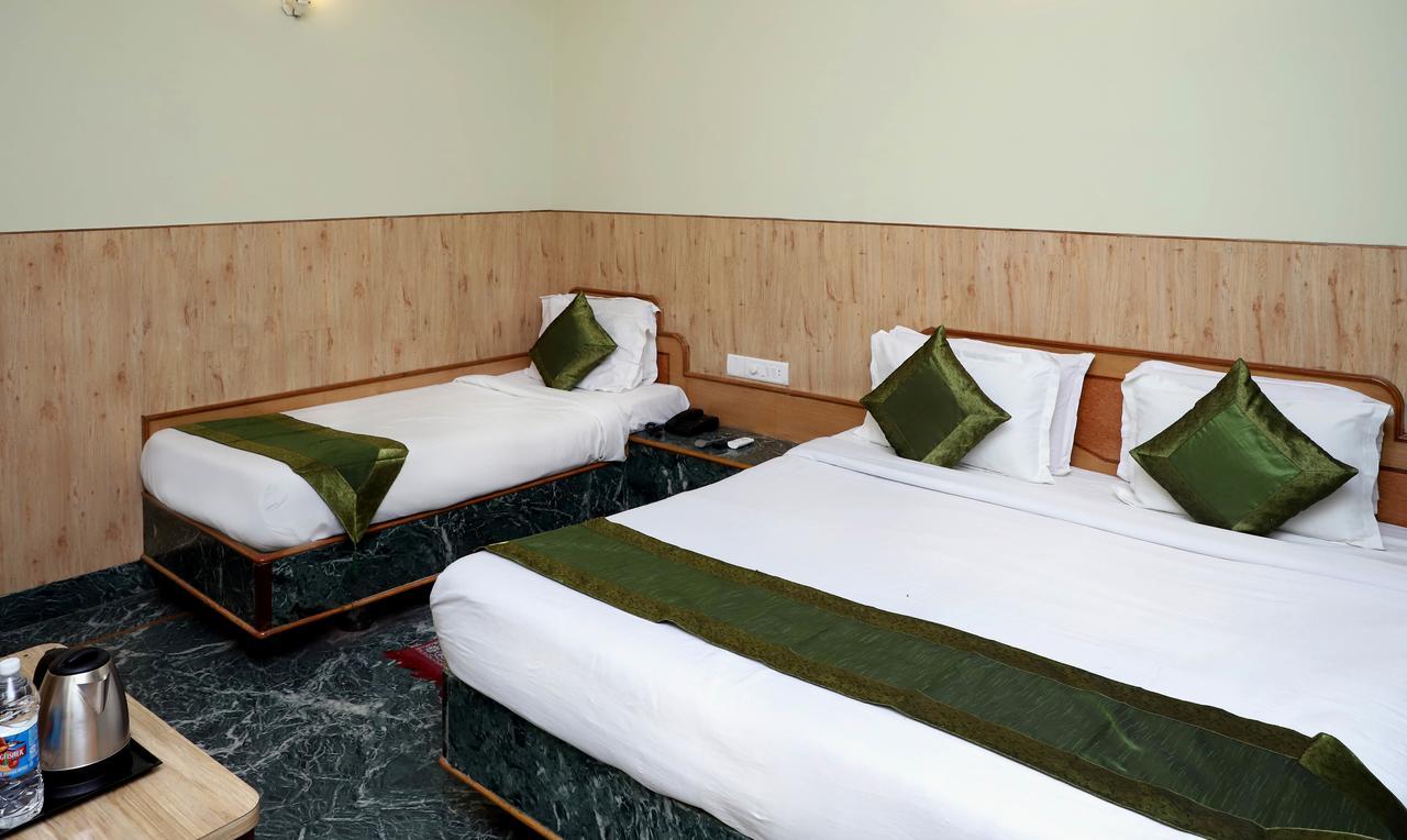 Oyo 22075 Hotel Bali Palace Katra  Buitenkant foto