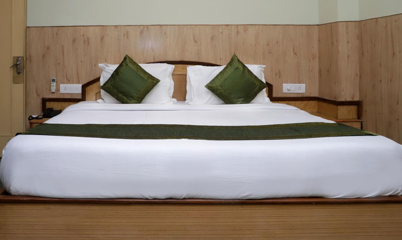Oyo 22075 Hotel Bali Palace Katra  Buitenkant foto
