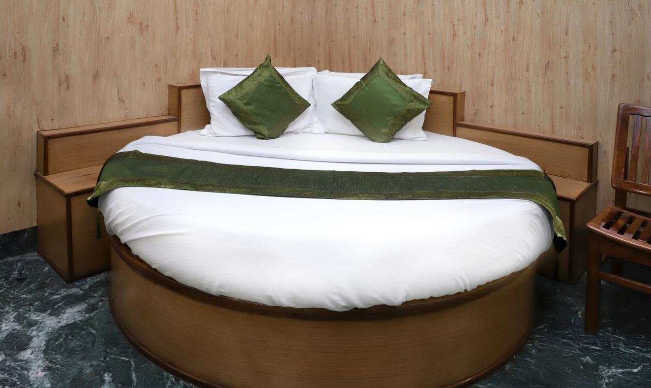 Oyo 22075 Hotel Bali Palace Katra  Buitenkant foto
