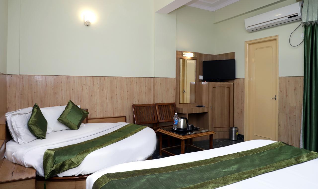 Oyo 22075 Hotel Bali Palace Katra  Buitenkant foto