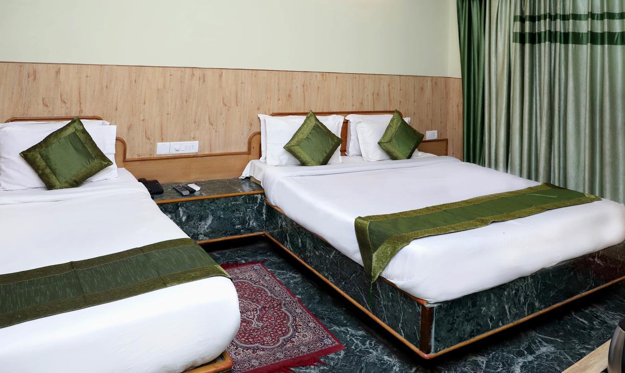Oyo 22075 Hotel Bali Palace Katra  Buitenkant foto